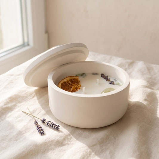 Bougie d’intention Prospérité, coulée à la main en cire de soja dans un pot fait à l’atelier, Elixir de Lune