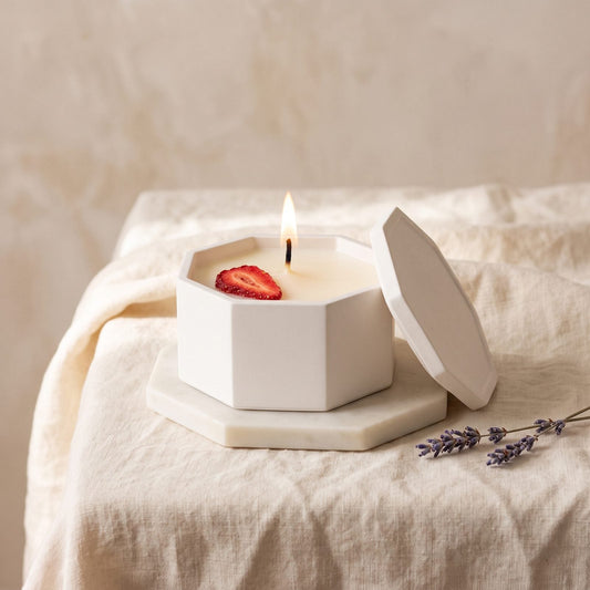 Bougie bien-être Bénédiction et présent, coulée à la main en cire de soja dans un pot fait à l’atelier, Elixir de Lune